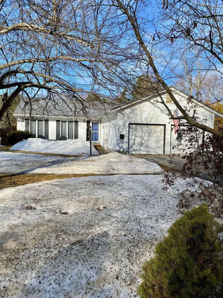 784 Essex Street Bangor ME 04401