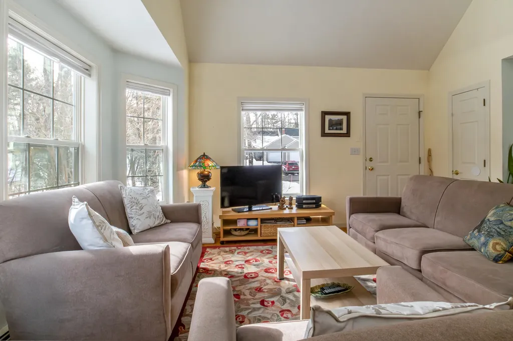 3 Kensington Drive Kennebunk ME 04043