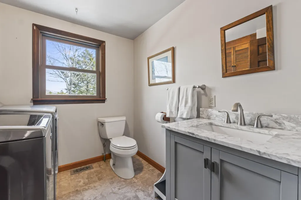 208 Youngs Point Road Wiscasset ME 04578