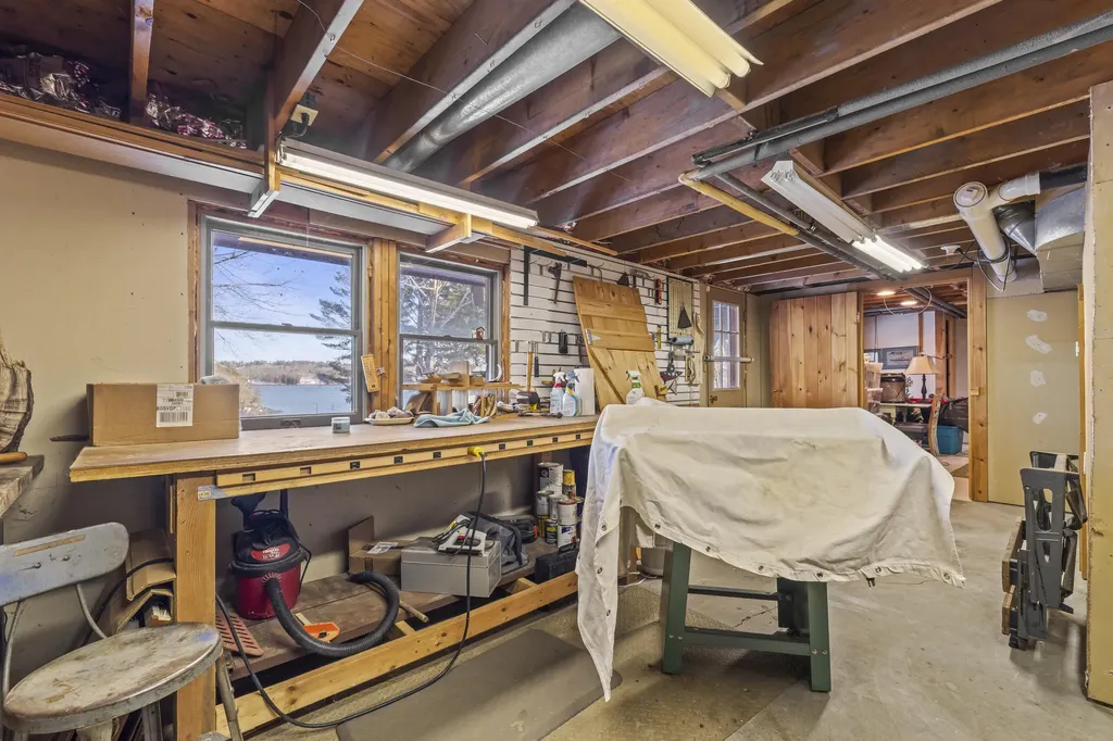 208 Youngs Point Road Wiscasset ME 04578