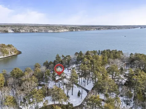 208 Youngs Point Road Wiscasset ME 04578
