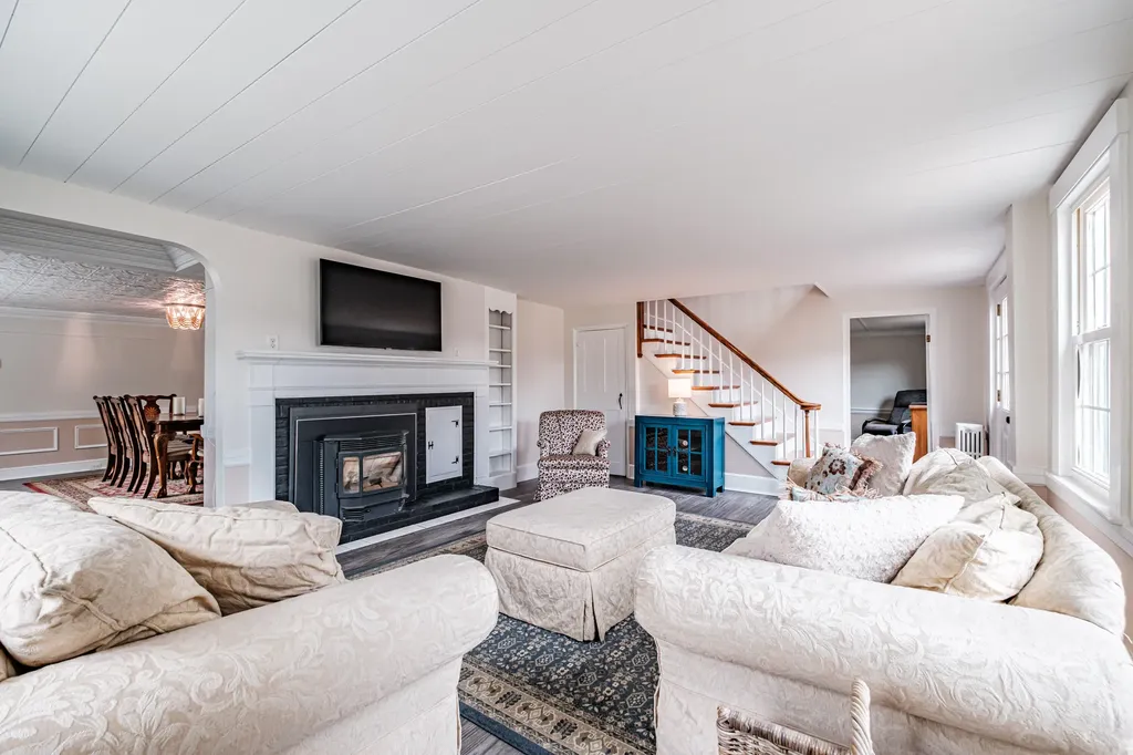 58 Allen Avenue Extension Falmouth ME 04105