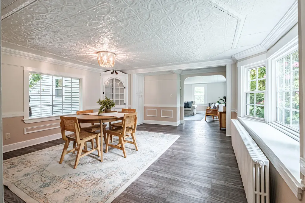 58 Allen Avenue Extension Falmouth ME 04105