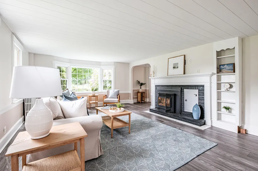 58 Allen Avenue Extension Falmouth ME 04105
