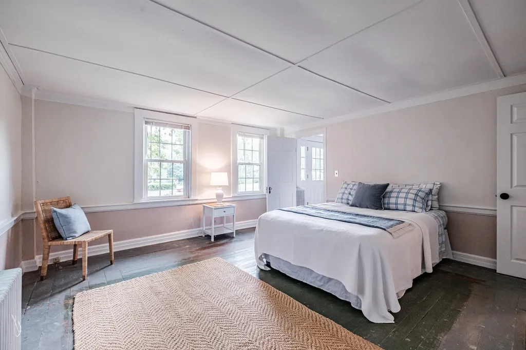 58 Allen Avenue Extension Falmouth ME 04105