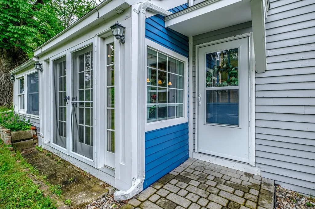 58 Allen Avenue Extension Falmouth ME 04105
