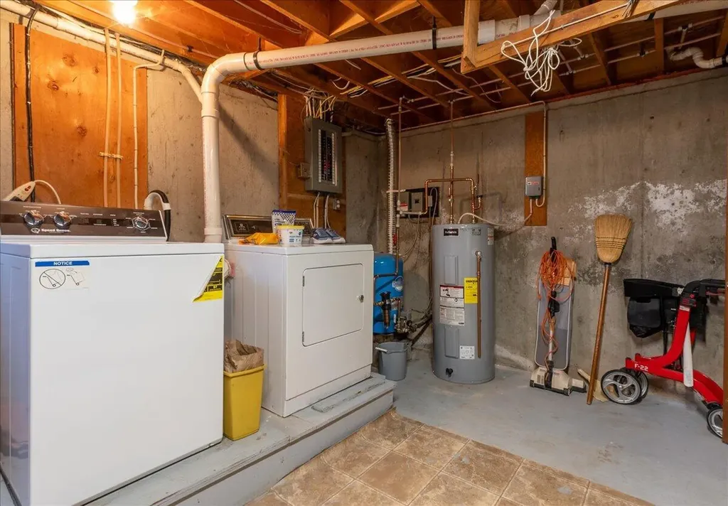 50 Woodledge Lane Thomaston ME 04861