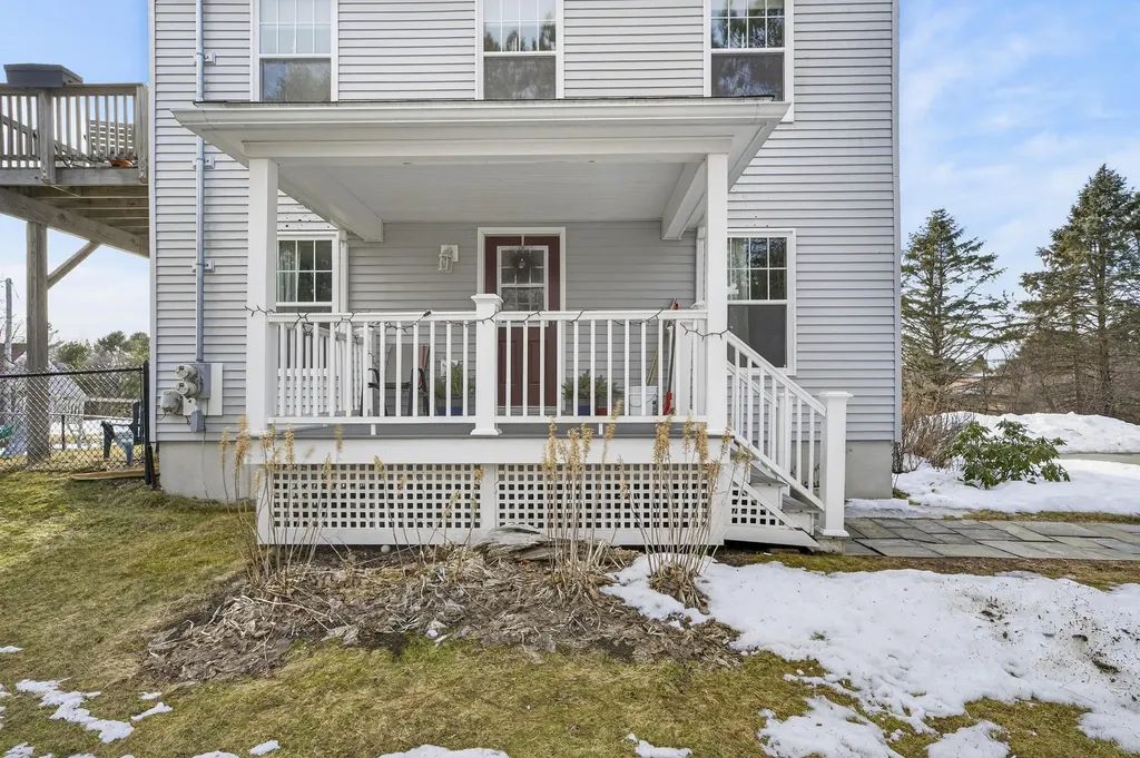 8 Summer Street Searsport ME 04974