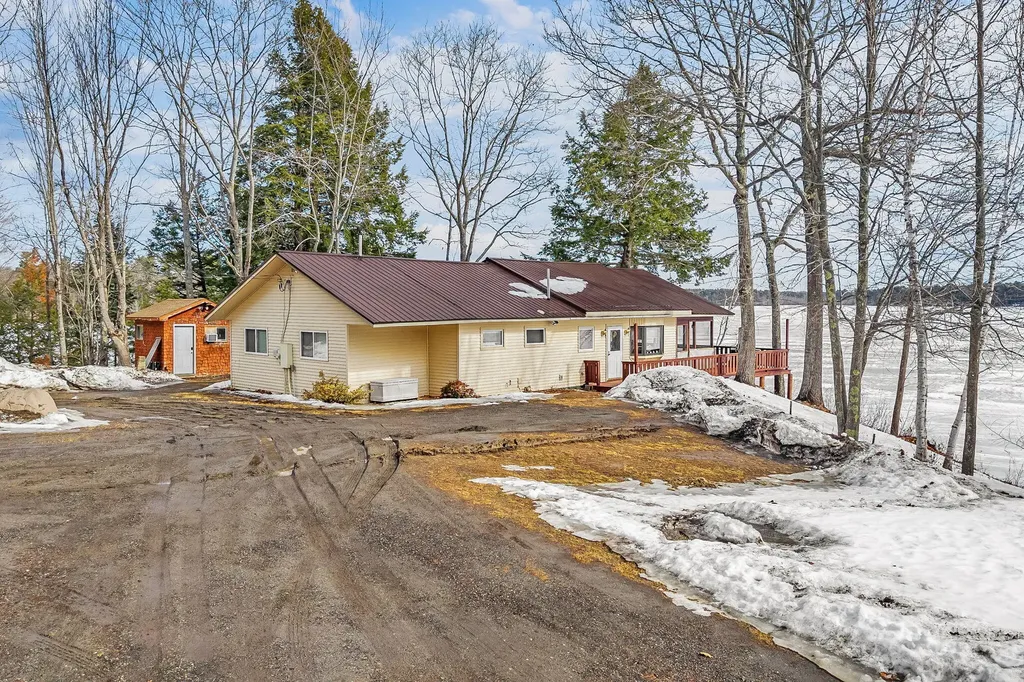 37 Williams Road Vassalboro ME 04989