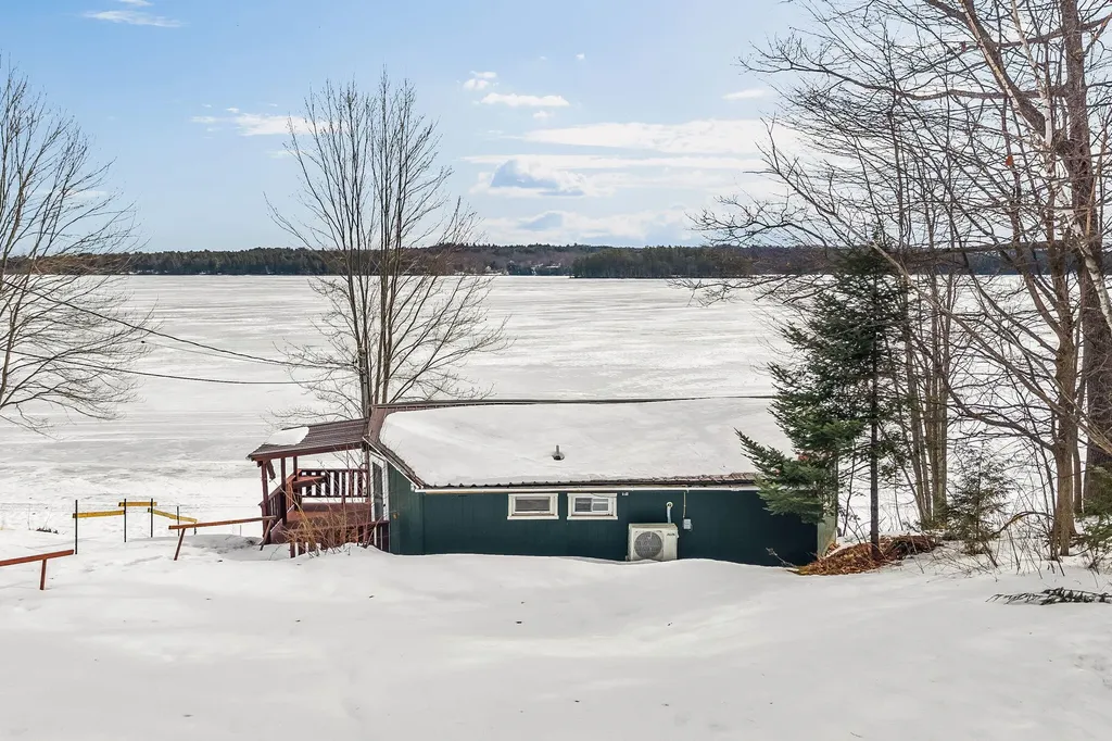 37 Williams Road Vassalboro ME 04989
