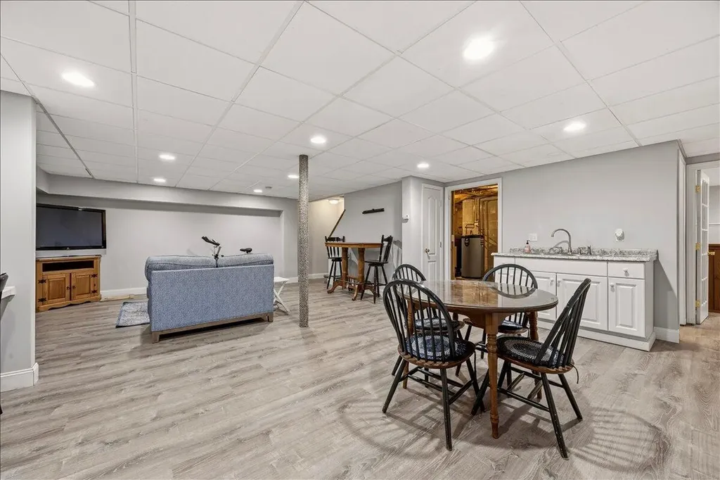 2 Bornheimer Place Scarborough ME 04074