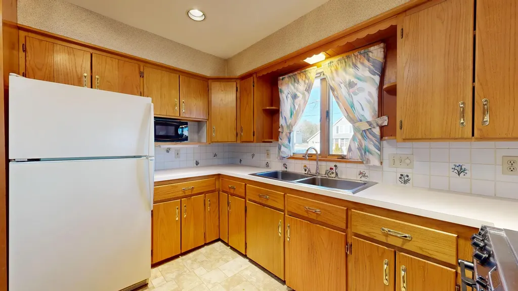 17 Shank Street Lewiston ME 04240