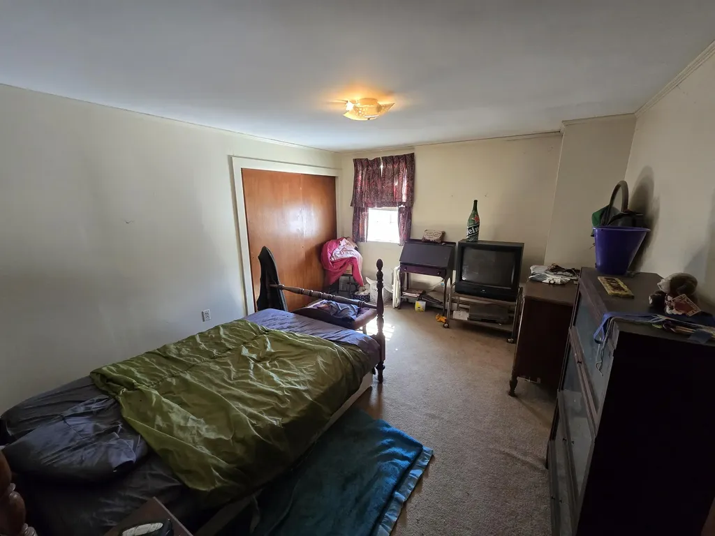129 W Hill Road Gardiner ME 04345