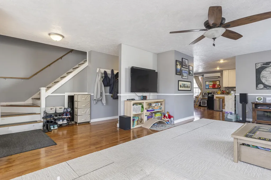 589 King Street Oxford ME 04270