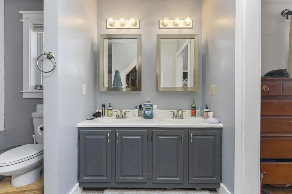 589 King Street Oxford ME 04270