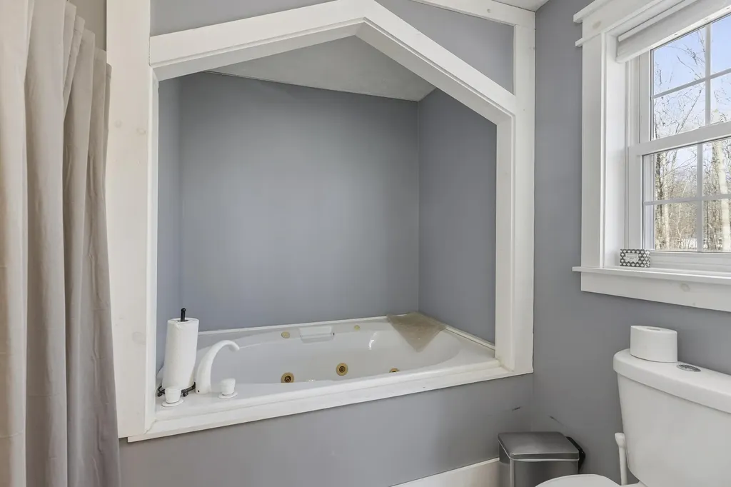 589 King Street Oxford ME 04270