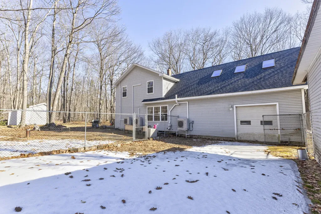 589 King Street Oxford ME 04270