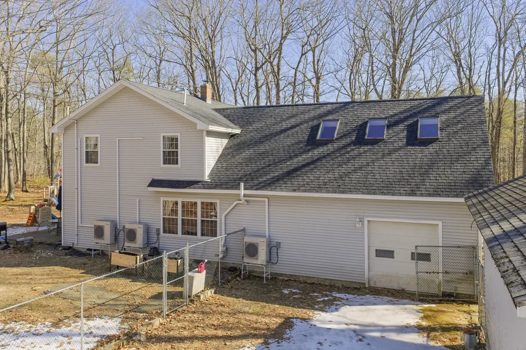 589 King Street Oxford ME 04270