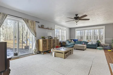 589 King Street Oxford ME 04270