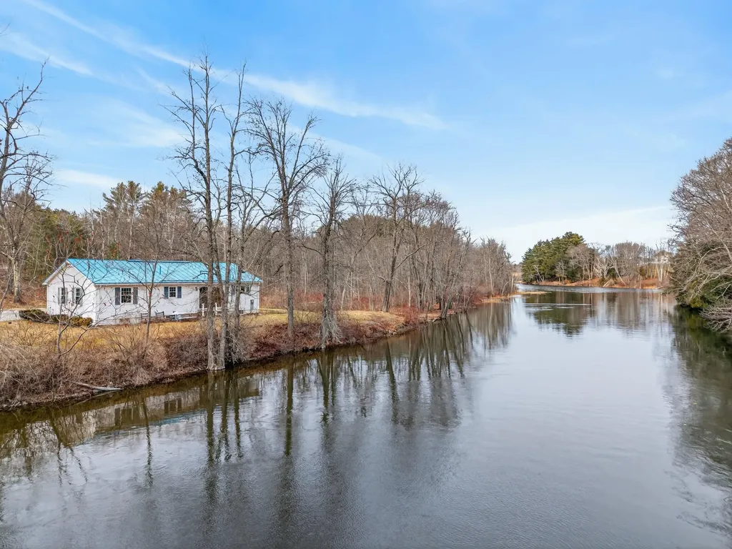 88 County Road Oakland ME 04963