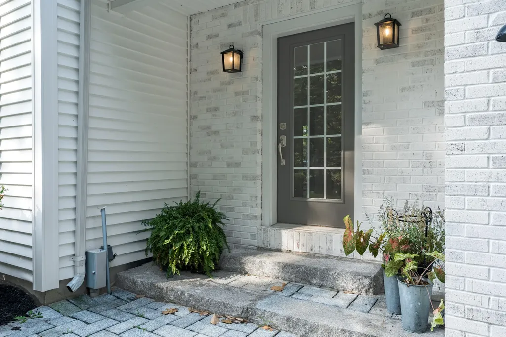 20 Babbidge Road Falmouth ME 04105