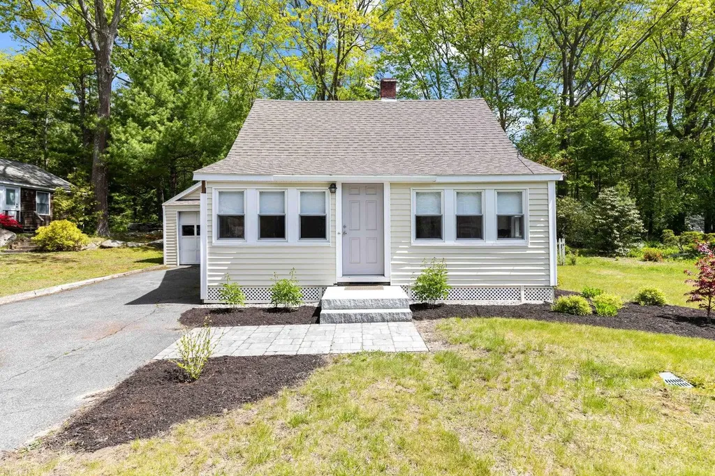 63 Underwood Road Falmouth ME 04105