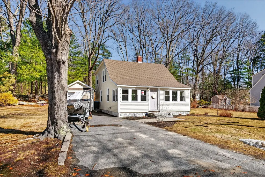 63 Underwood Road Falmouth ME 04105