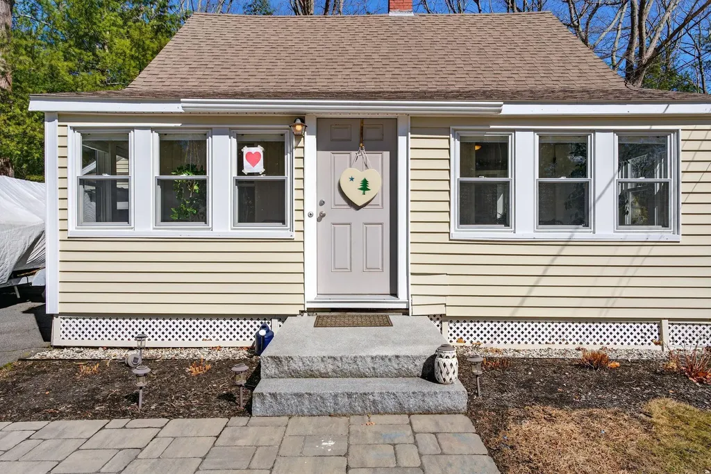 63 Underwood Road Falmouth ME 04105