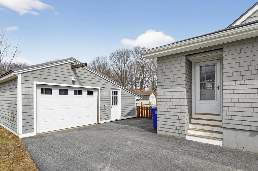 35 Mckinley Street South Portland ME 04106