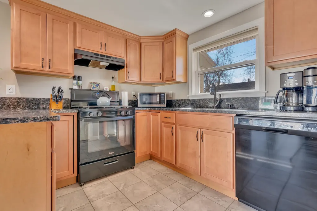 15 Brewster Street Portland ME 04103