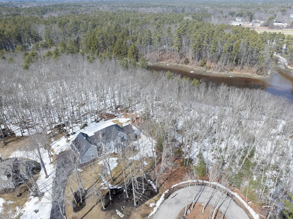 18 Ledgewater Drive Kennebunk ME 04043