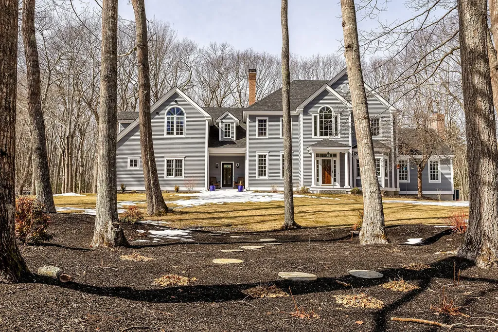 18 Ledgewater Drive Kennebunk ME 04043