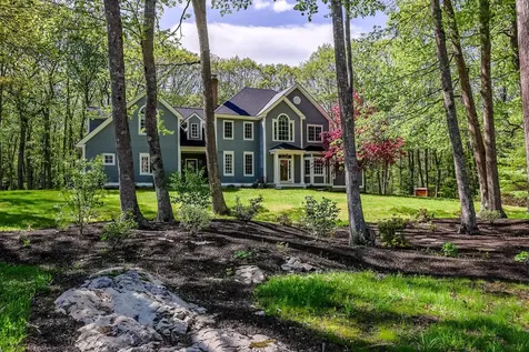 18 Ledgewater Drive Kennebunk ME 04043