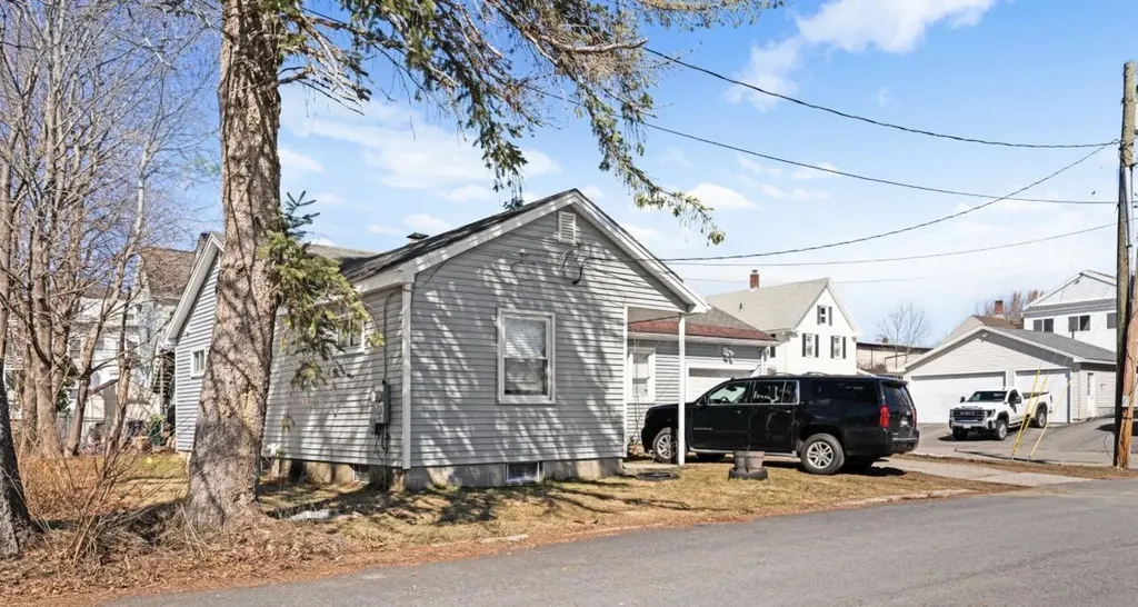 2 Banks Lane Biddeford ME 04005