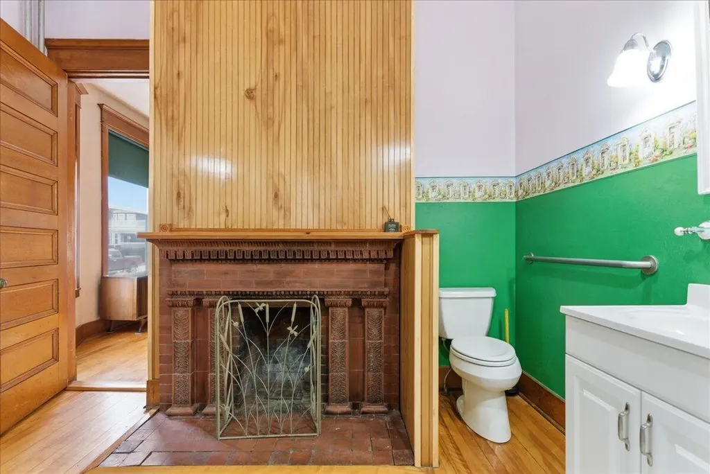 14 Taylor Street Auburn ME 04210