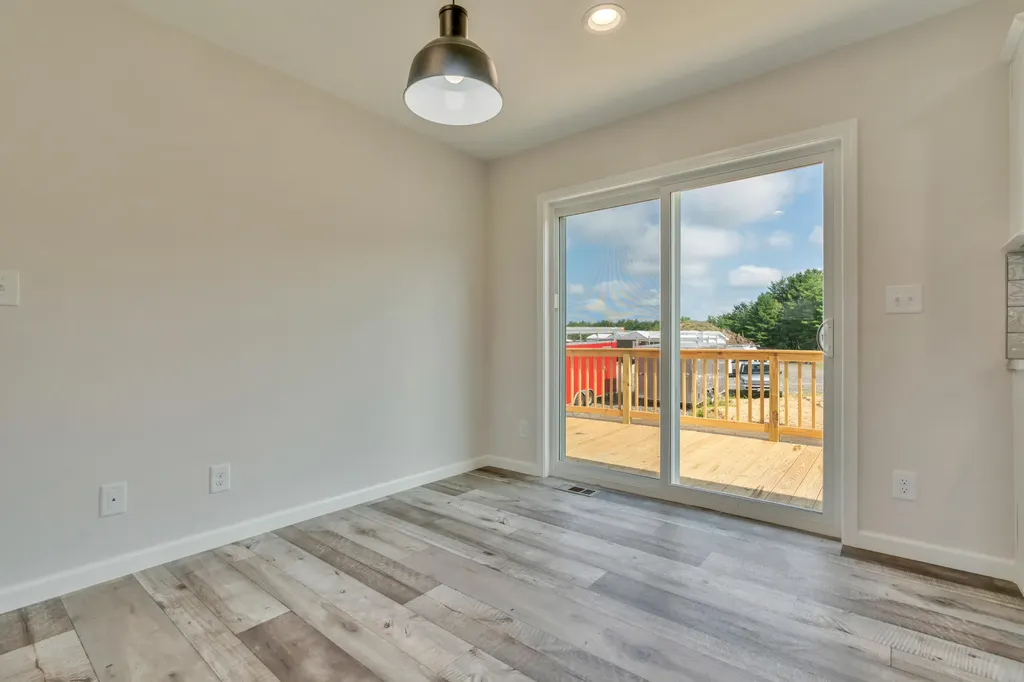 8 Colony Way Kittery ME 03904