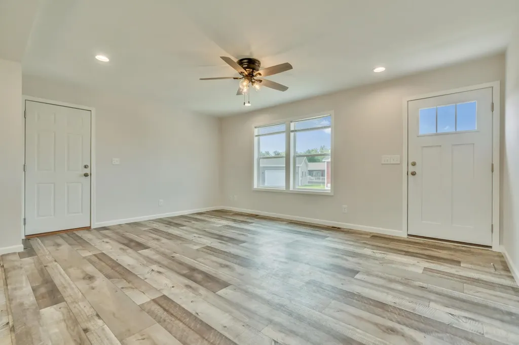 8 Colony Way Kittery ME 03904