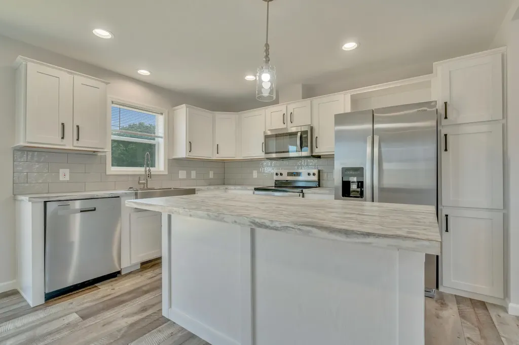 8 Colony Way Kittery ME 03904