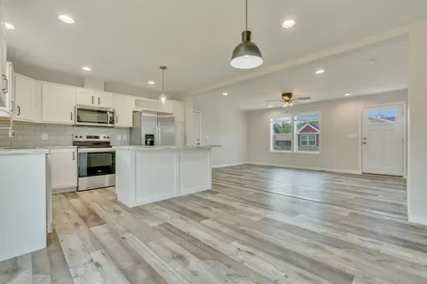 8 Colony Way Kittery ME 03904