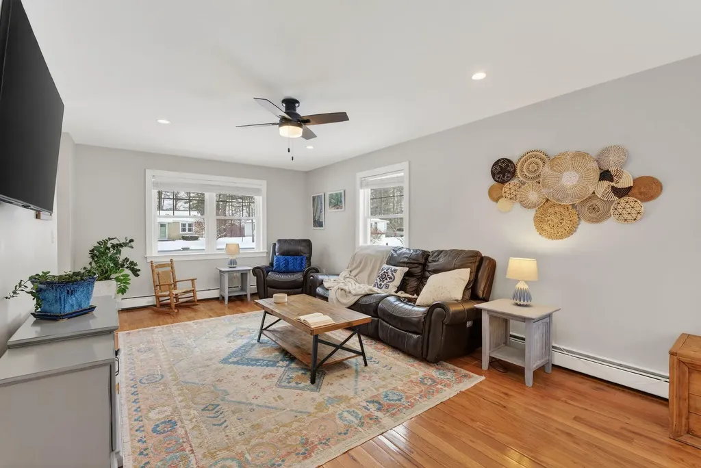 12 Robinson Road Scarborough ME 04074