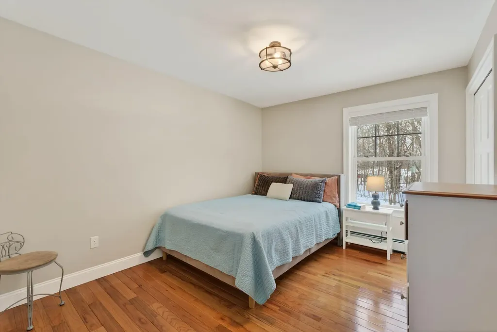 12 Robinson Road Scarborough ME 04074