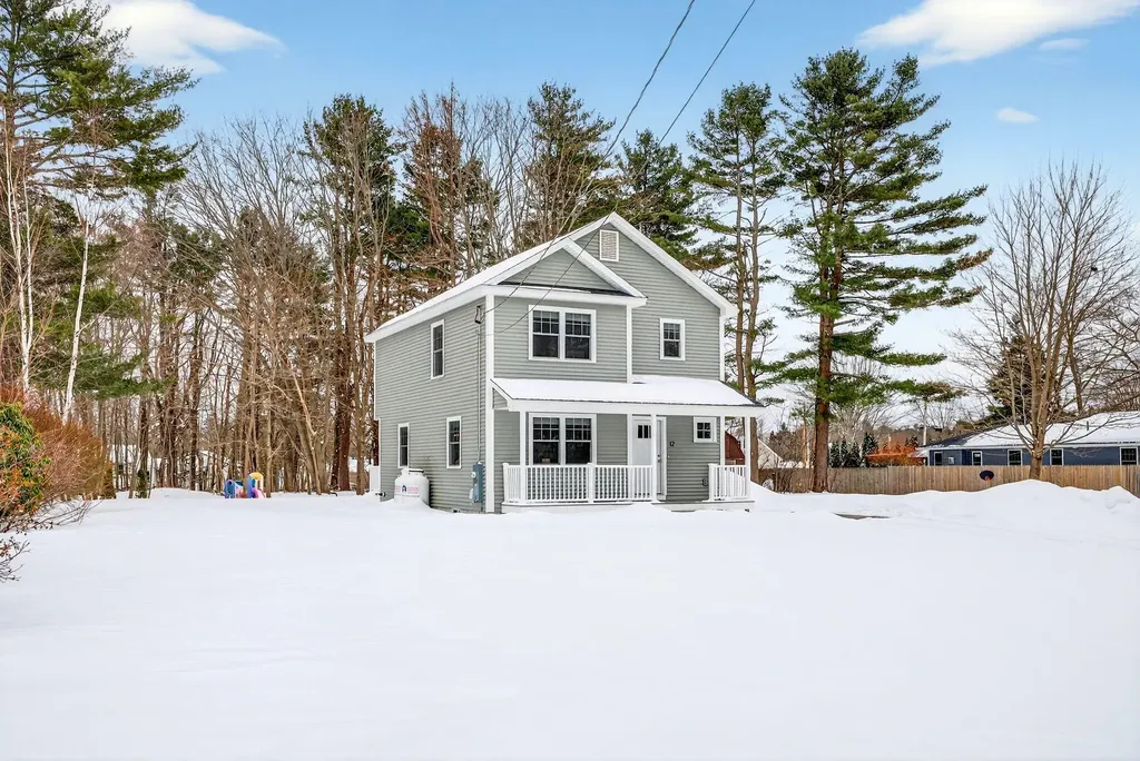 12 Robinson Road Scarborough ME 04074