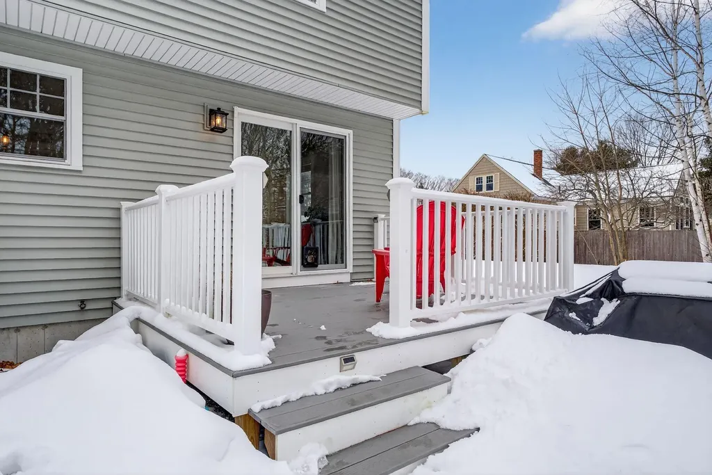 12 Robinson Road Scarborough ME 04074