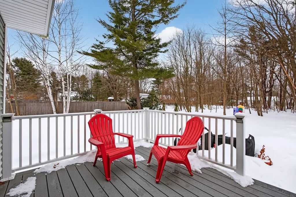 12 Robinson Road Scarborough ME 04074