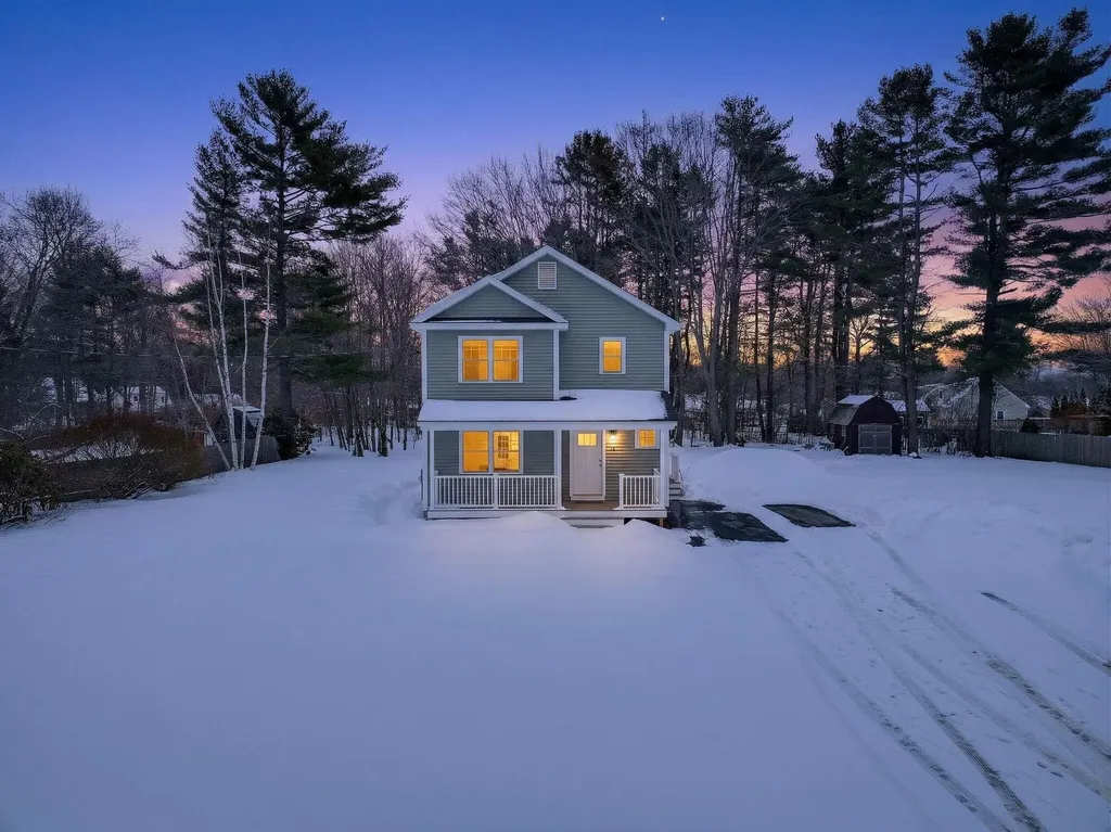 12 Robinson Road Scarborough ME 04074