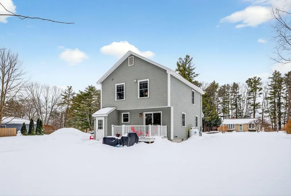 12 Robinson Road Scarborough ME 04074