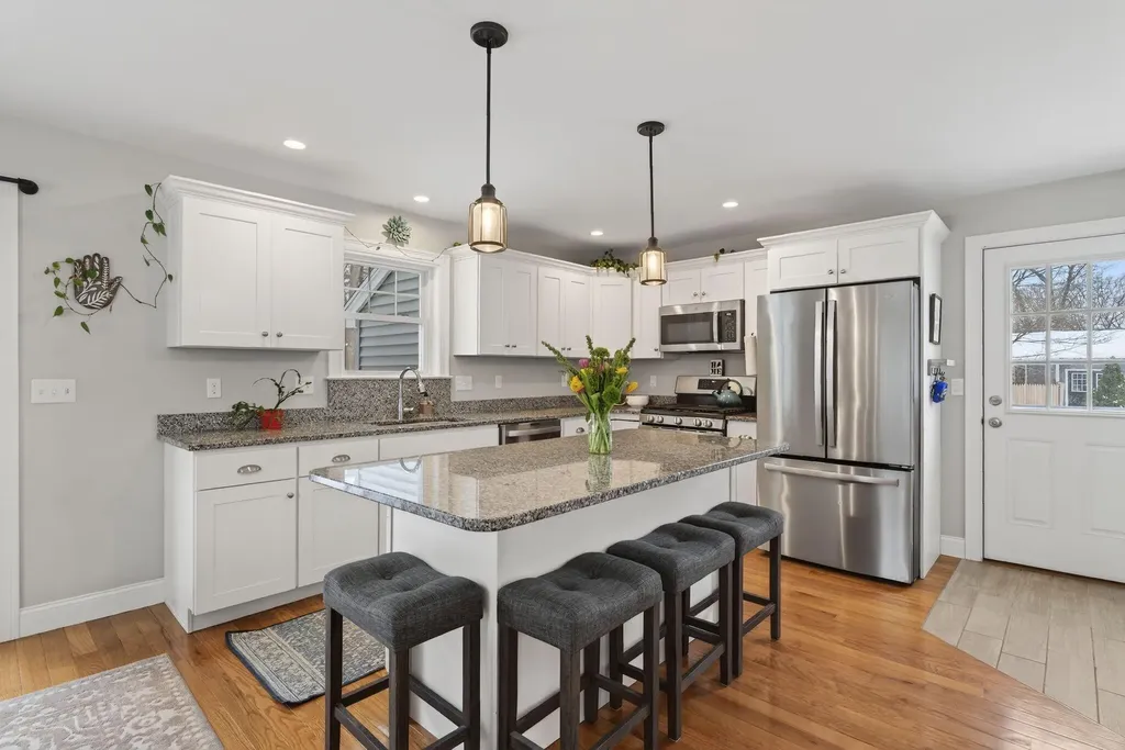 12 Robinson Road Scarborough ME 04074