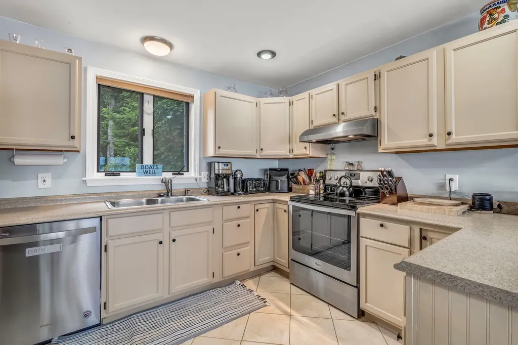 185 Lakeside Landing Road Glenburn ME 04401