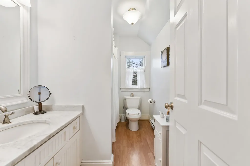 589 York Street York ME 03909