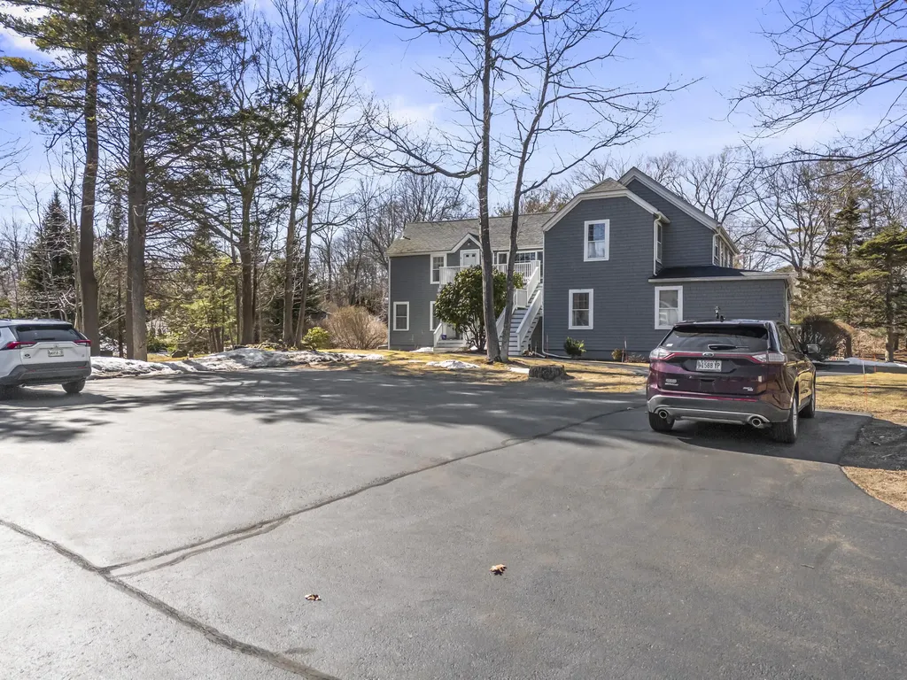 589 York Street York ME 03909